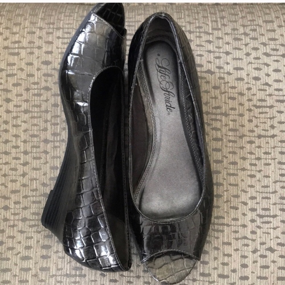 Life Stride Peep Toe 2 inch Wedges
